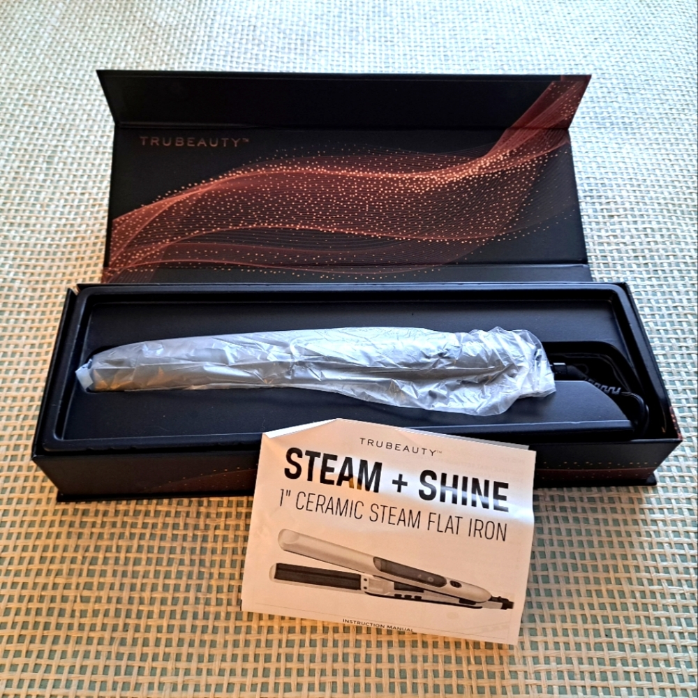Hair Iron . Ceramic Steam Flat Iron  NEW IN BOX .Dual Voltage for Travel